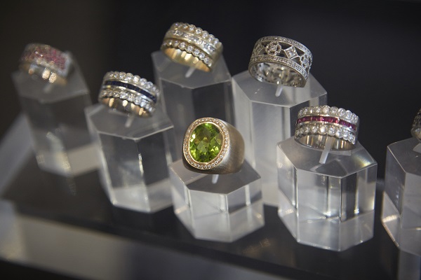 Alluvium rings on stands